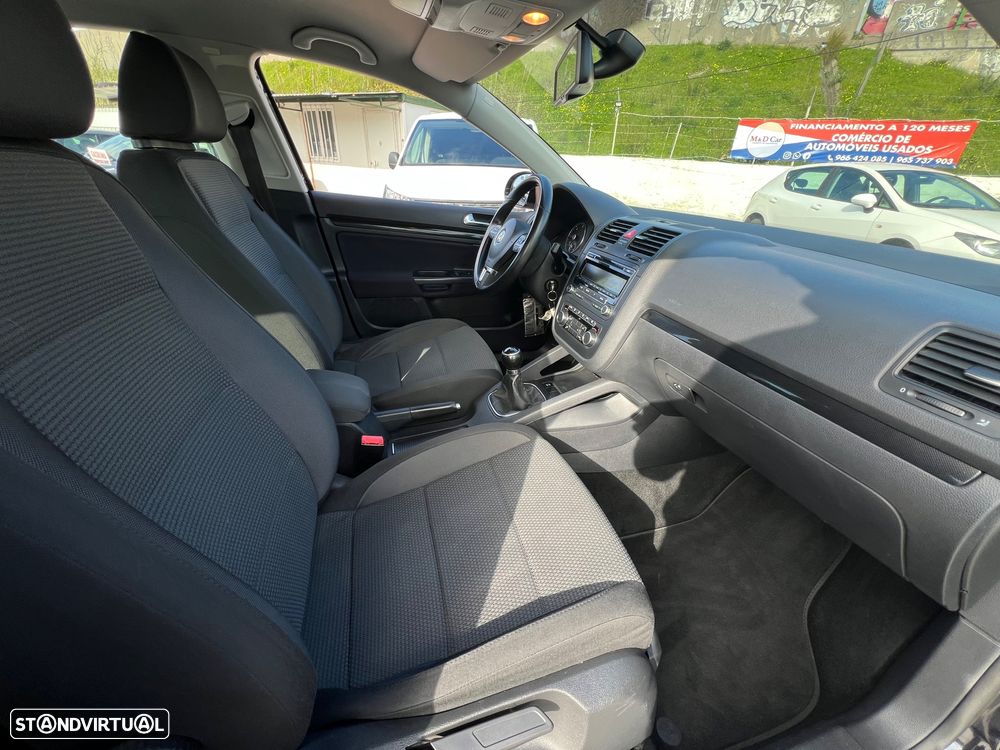 VW Jetta 1.6 TDi Confortline - 9