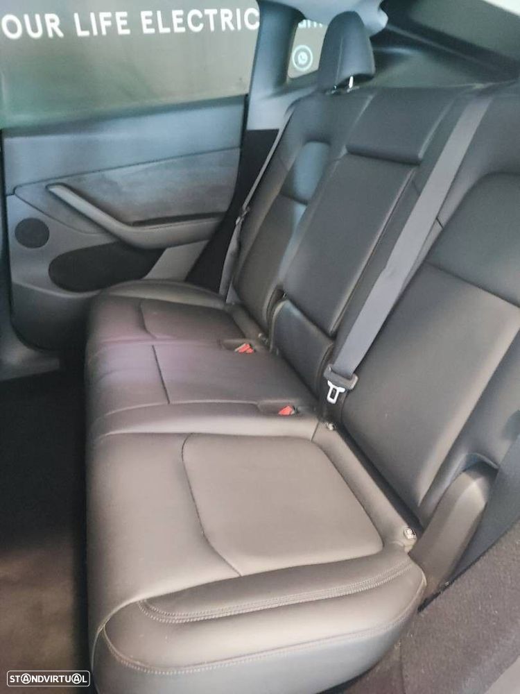 Tesla Model Y Long Range Dual Motor AWD - 12