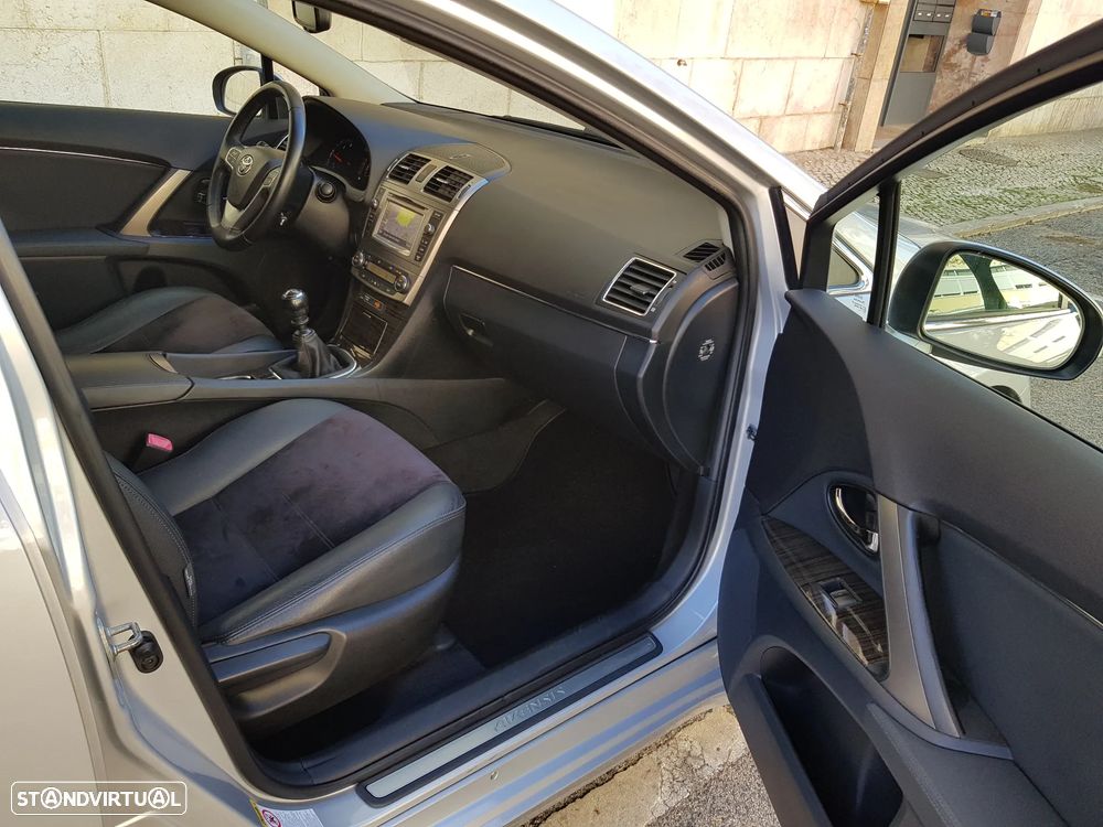 Toyota Avensis SW 2.0 D-4D Luxury+Navi - 35