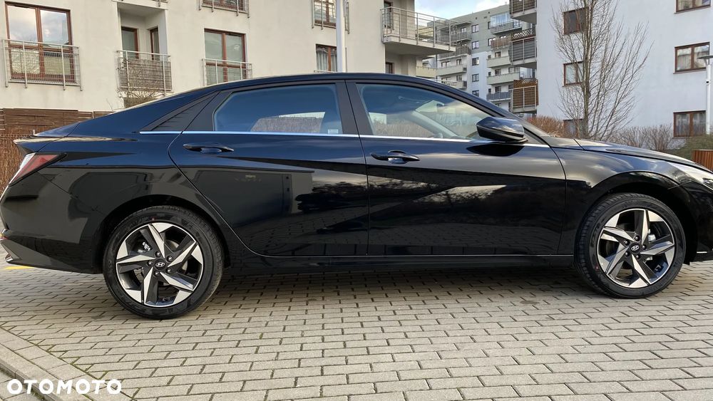 Hyundai Elantra 1.6 Executive CVT - 5