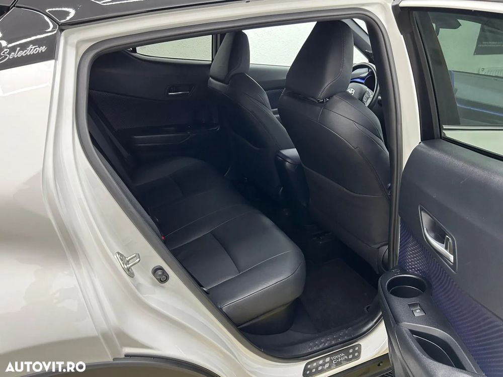 Toyota C-HR Hybrid Style Selection - 34