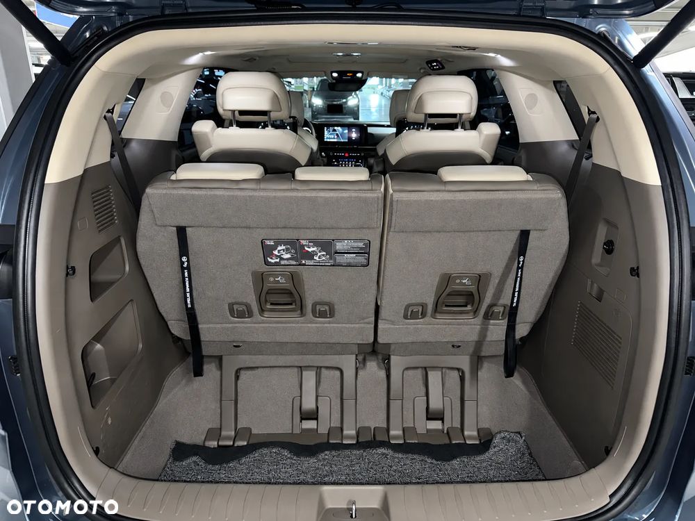 Kia Carnival - 20