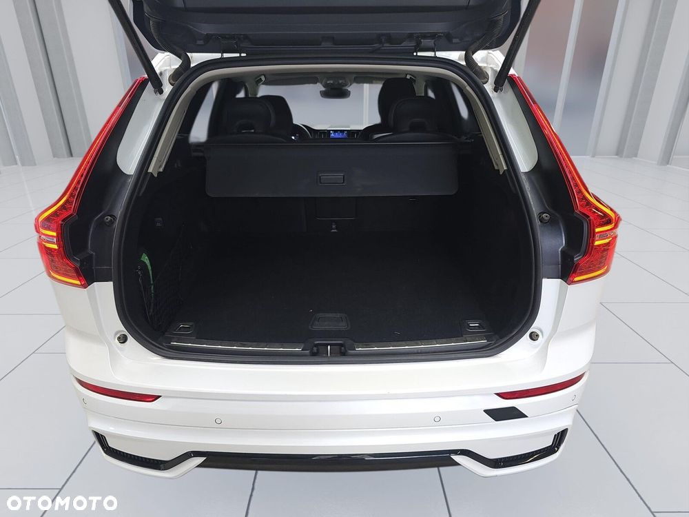 Volvo XC 60 B4 D Plus Dark - 26