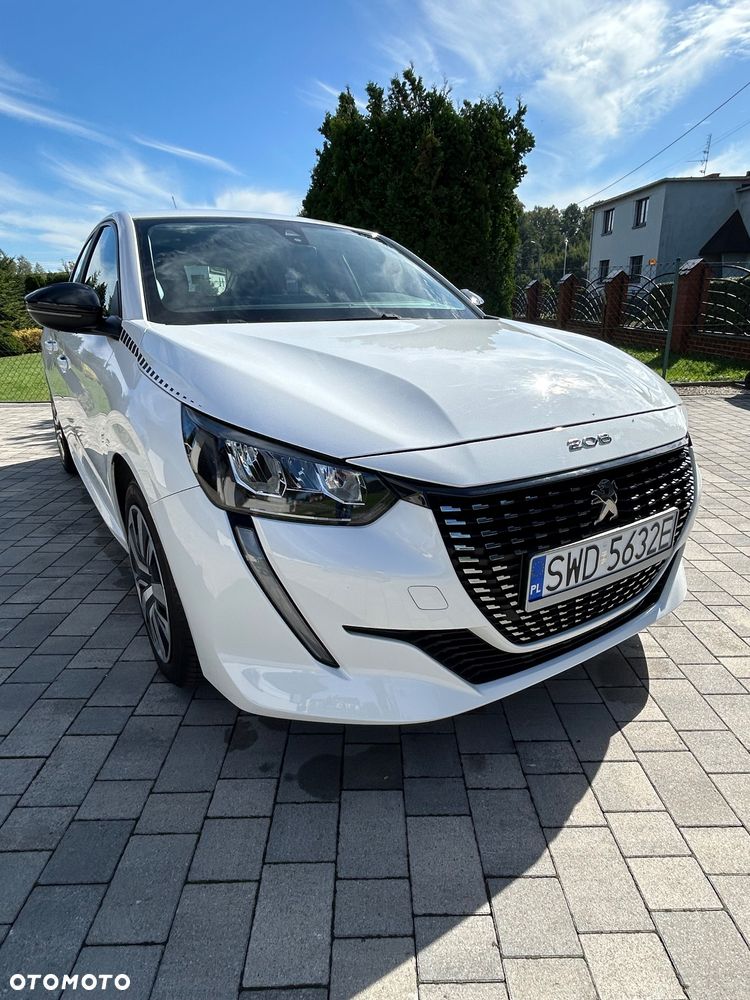 Peugeot 208 - 8
