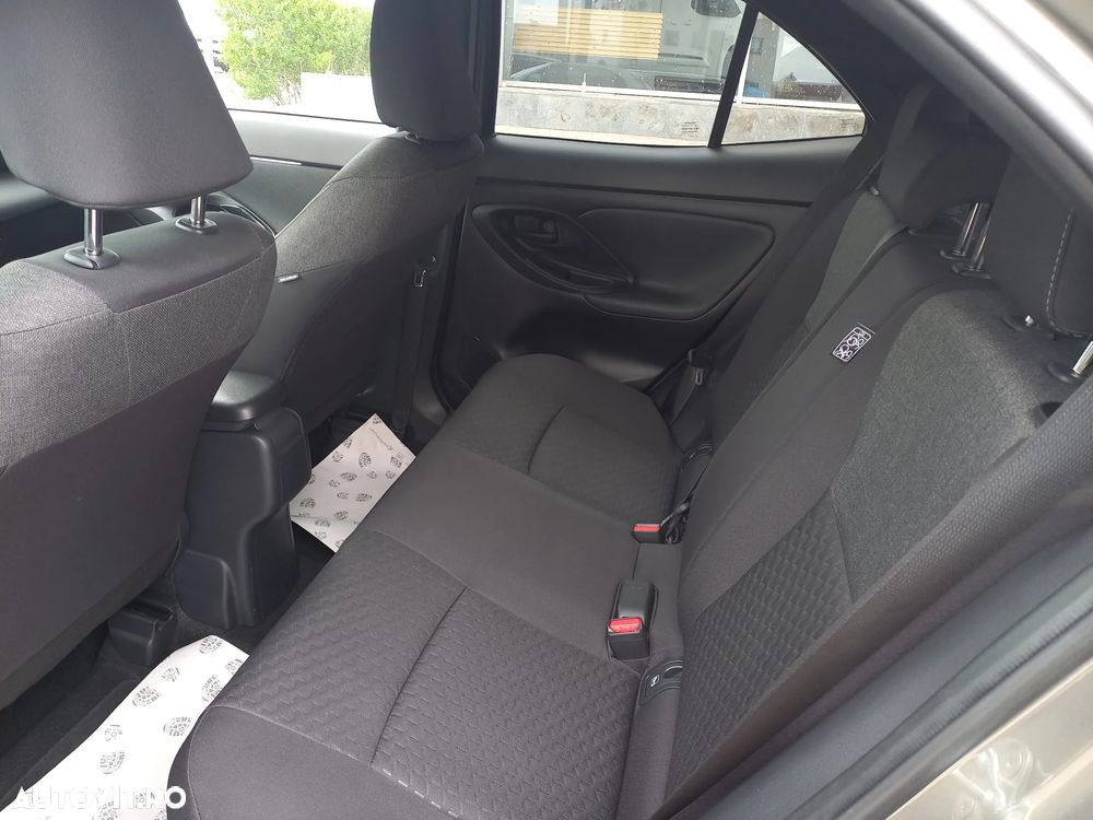 Toyota Yaris 1.5 VVT-i HSD Dynamic Bi-tone - 13