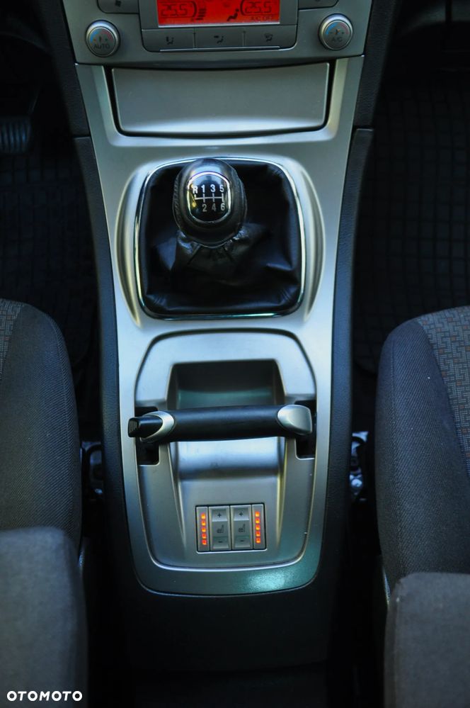 Ford Galaxy 2.0 TDCi Ghia - 26