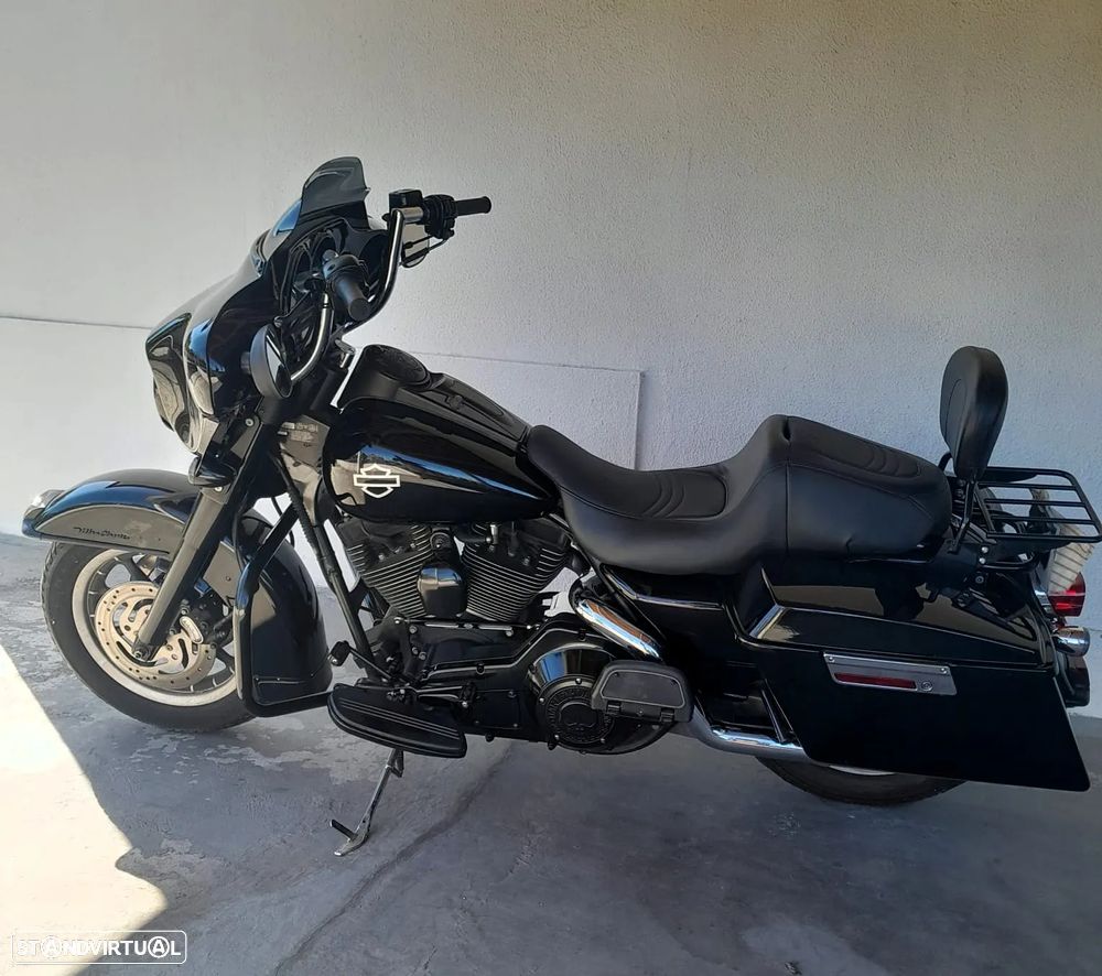 Harley-Davidson FLHTC - 3