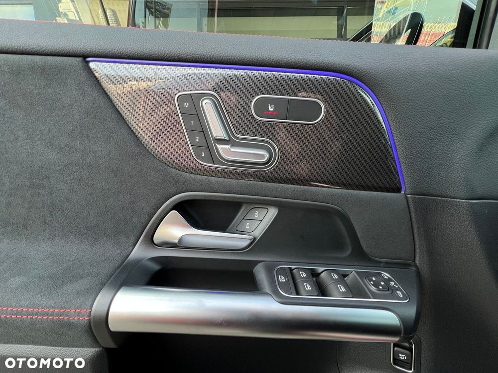 Mercedes-Benz GLA 200 AMG Line - 9