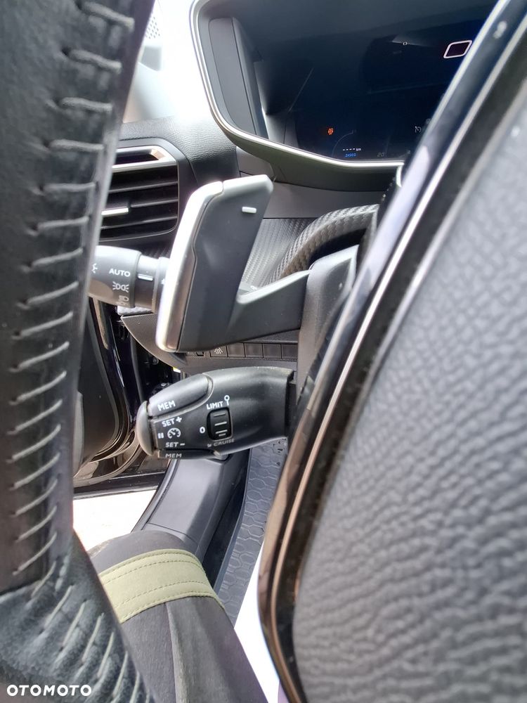 Peugeot 2008 PureTech 130 EAT8 GT - 21
