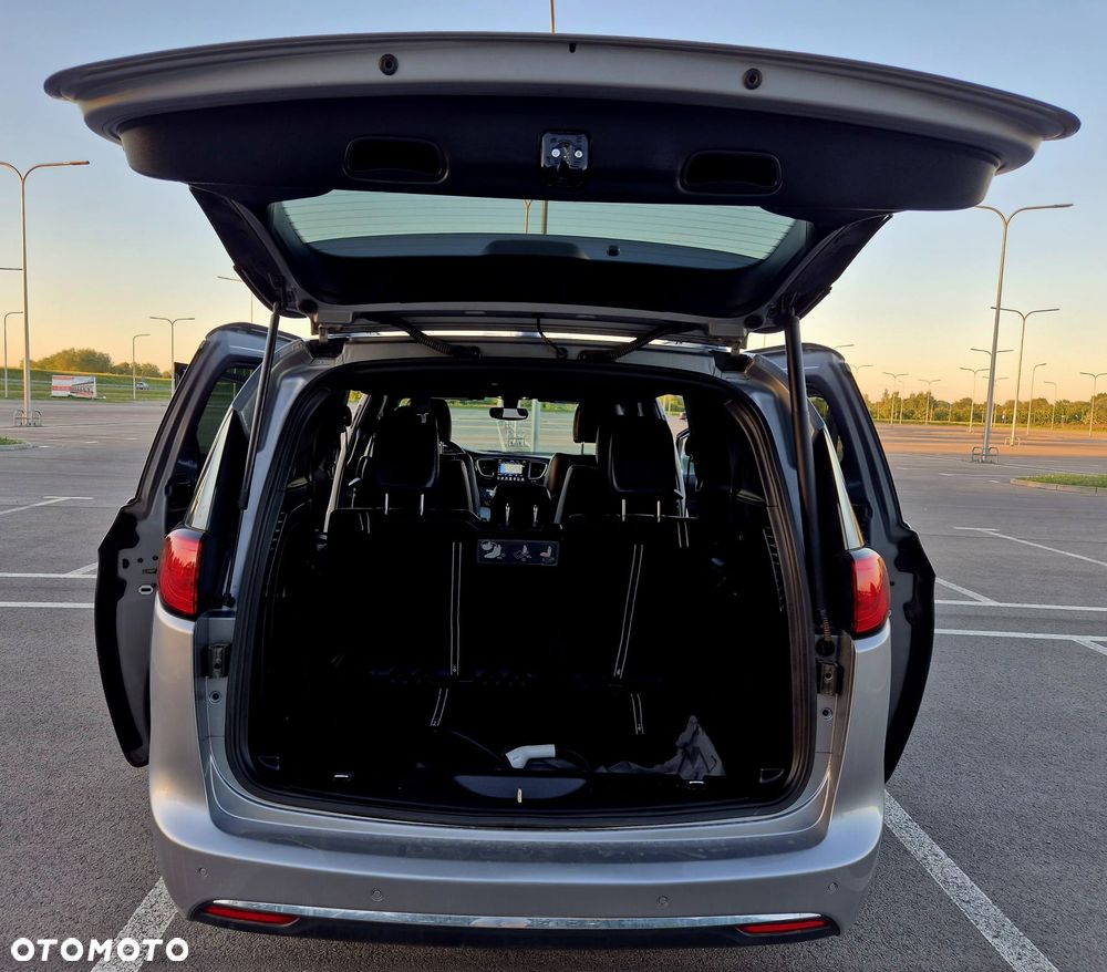 Chrysler Pacifica - 8
