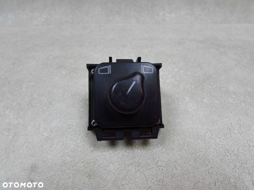 MERCEDES KLASA C W202 93-01 PRZELACZNIK LUSTEREK A2028208010 - 1