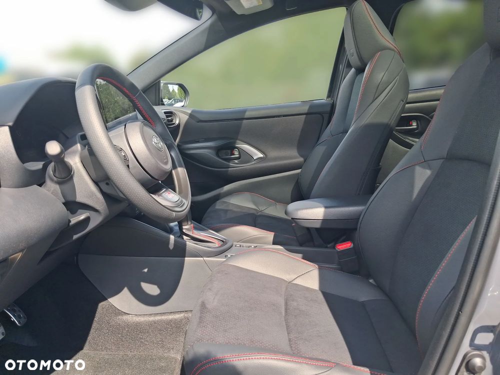 Toyota Yaris Hybrid 1.5 GR Sport - 14