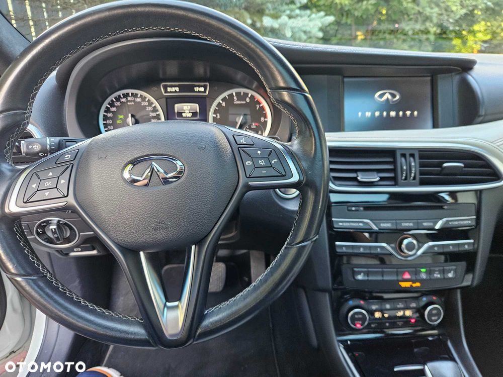 Infiniti Q30 - 7