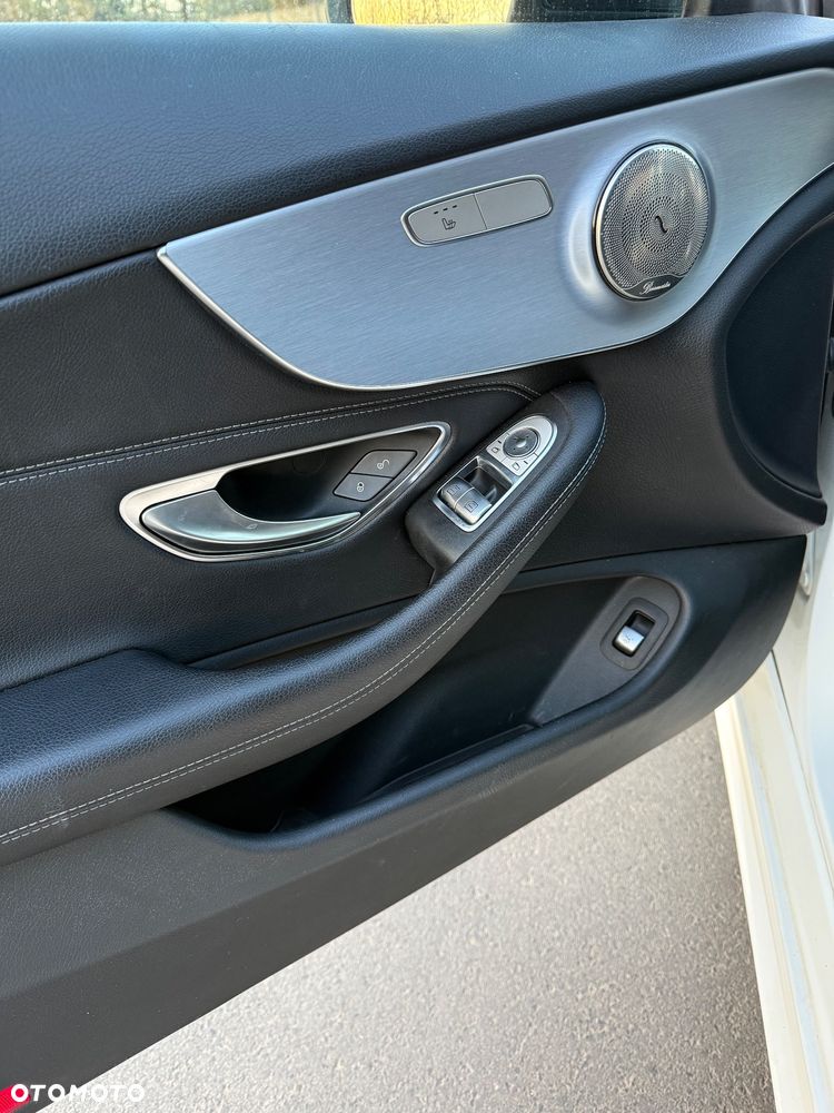 Mercedes-Benz Klasa C 180 9G-TRONIC Night Edition - 24