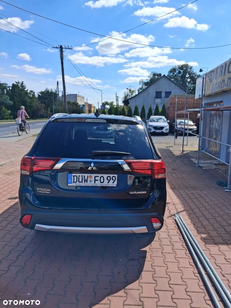 Mitsubishi Outlander - 2