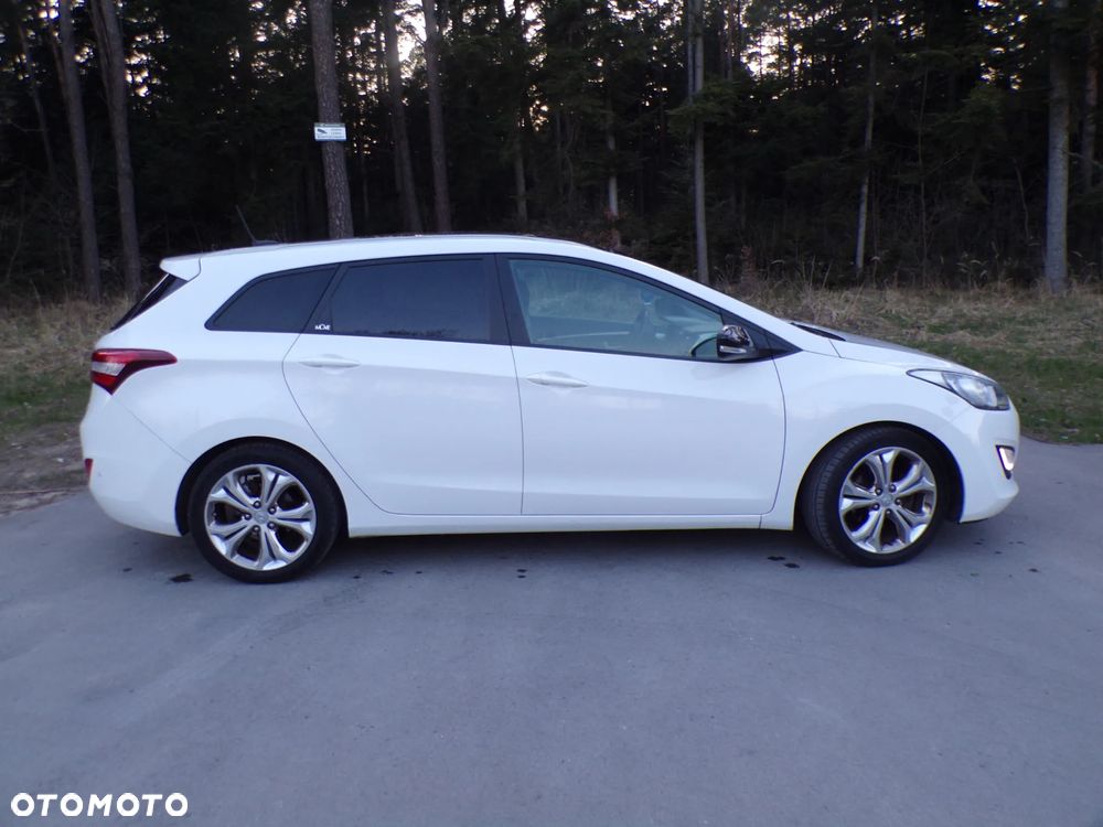 Hyundai i30 blue 1.6 CRDi Classic Navigation - 3