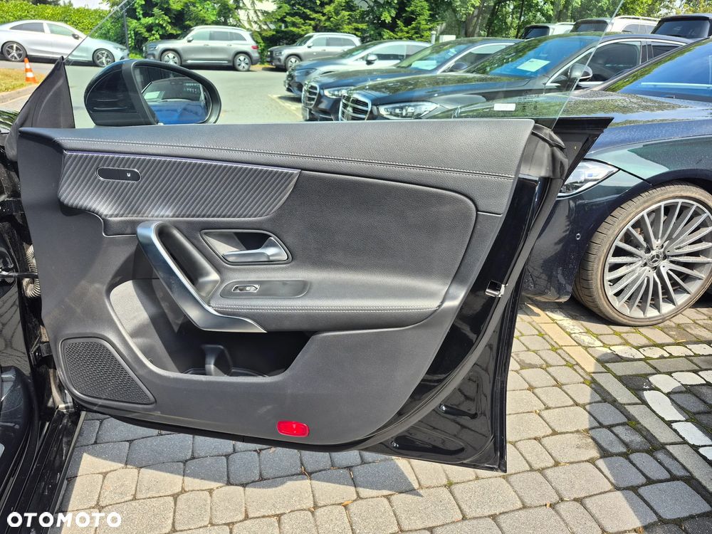 Mercedes-Benz CLA 180 7G-DCT - 25