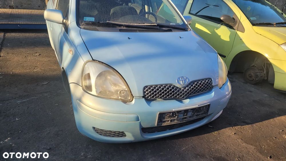 Toyota yaris mk1 lift na czesci, kod koloru 8R0