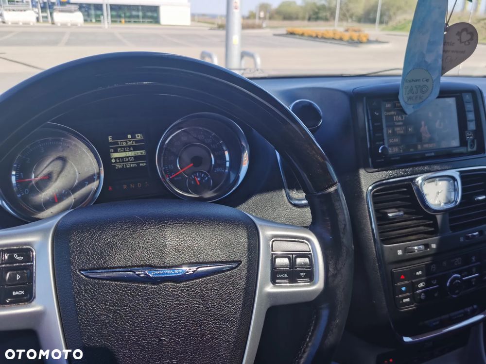 Chrysler Town & Country 3.6 Limited - 15