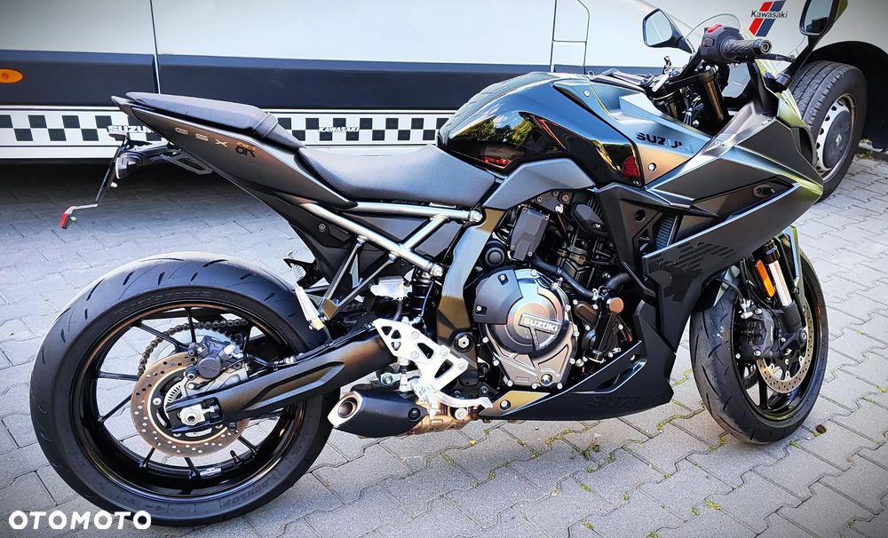 Suzuki GSX - 12