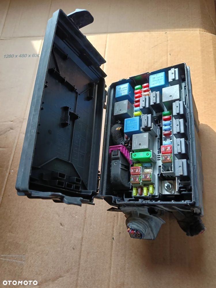 Meriva B puszka bezpieczników przekaźników 1,3CDTI Opel