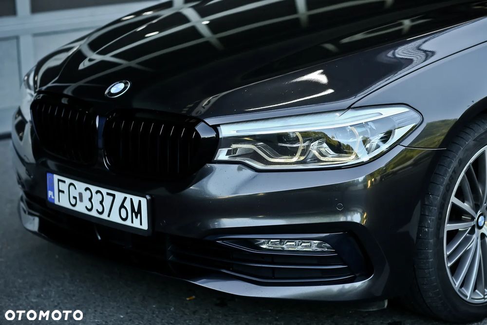 BMW Seria 5 520d Sport Line - 4
