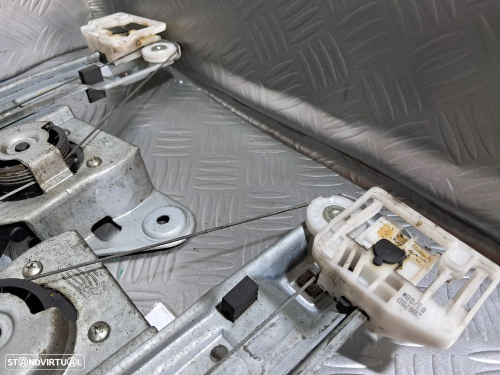 Elevador porta tras Renault Megane II - 5