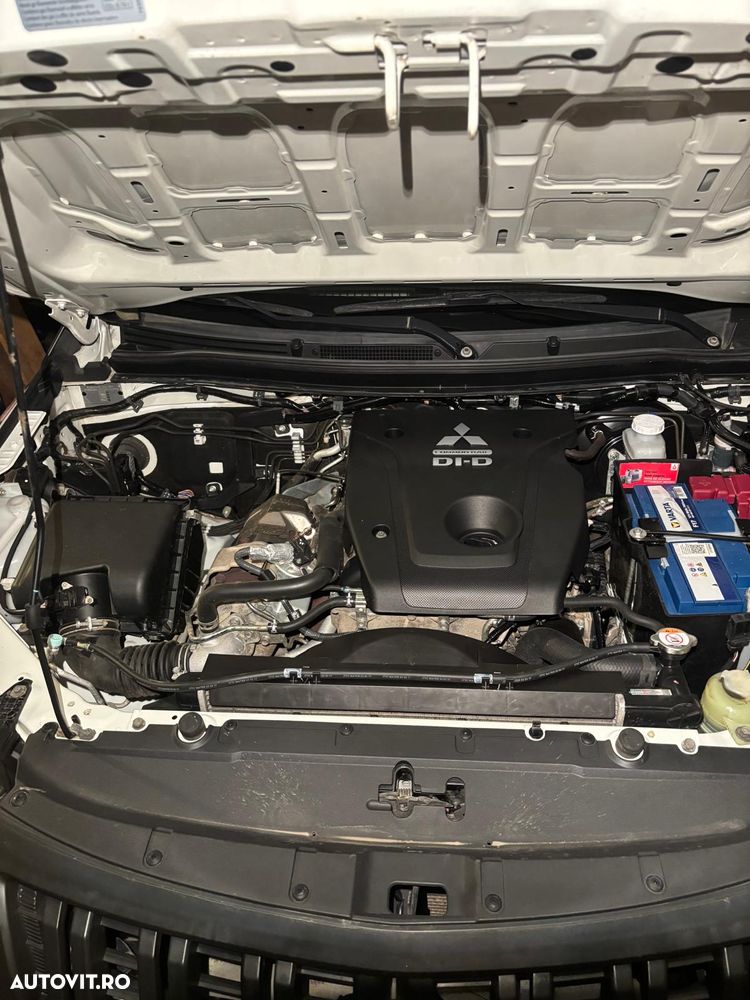 Mitsubishi L200 Double Cab 2.4 DI-D M/T Instyle - 2