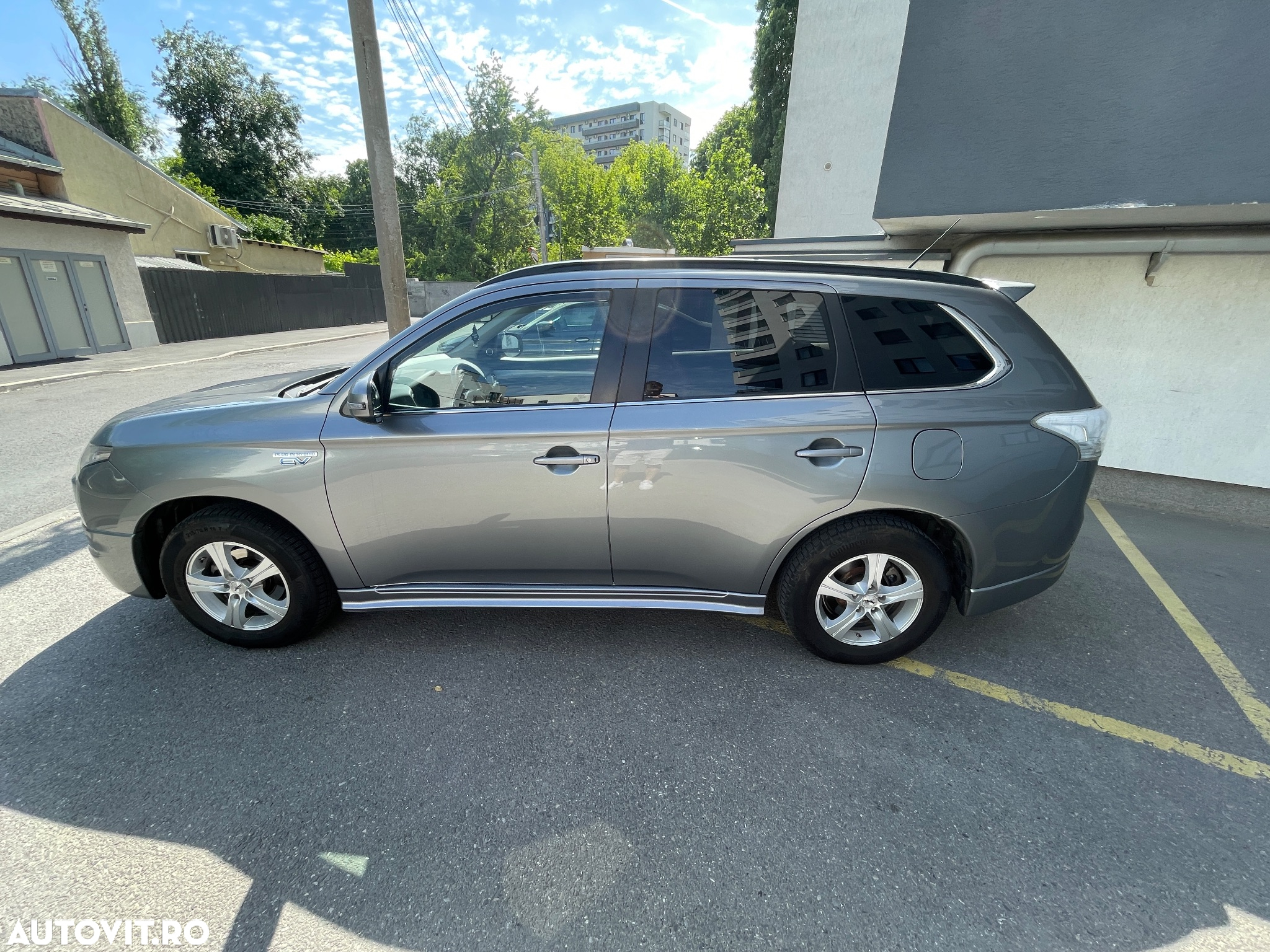 Mitsubishi Outlander 2.0 4WD Plug-In Hybrid - 3