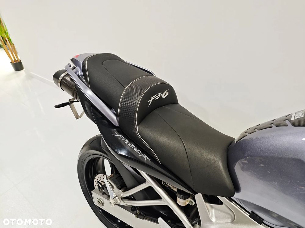 Yamaha FZ - 11