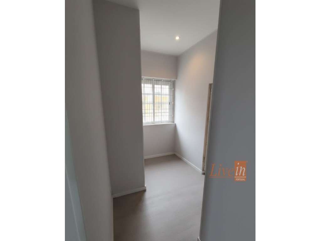 Loja totalmente remodelada para trespasse em Algueirão-Mem Martins - Grande imagem: 4/5