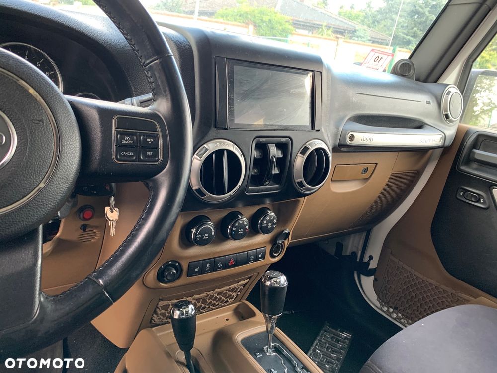 Jeep Wrangler Unlimited Hard-Top 3.6 Automatik Sahara - 23