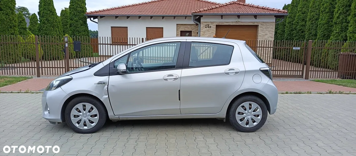 Toyota Yaris Hybrid 100 Dynamic - 6