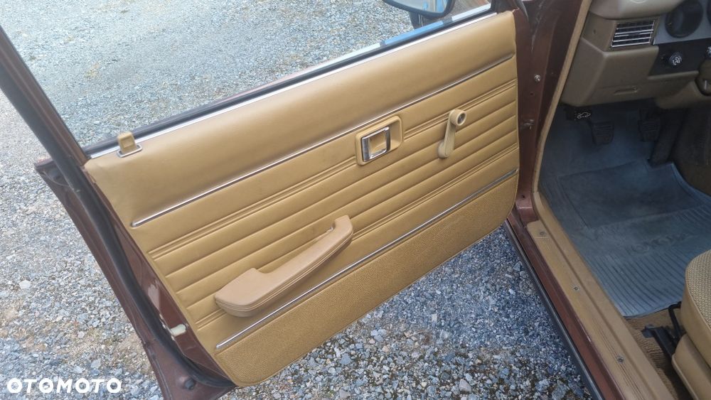 Toyota Carina - 8