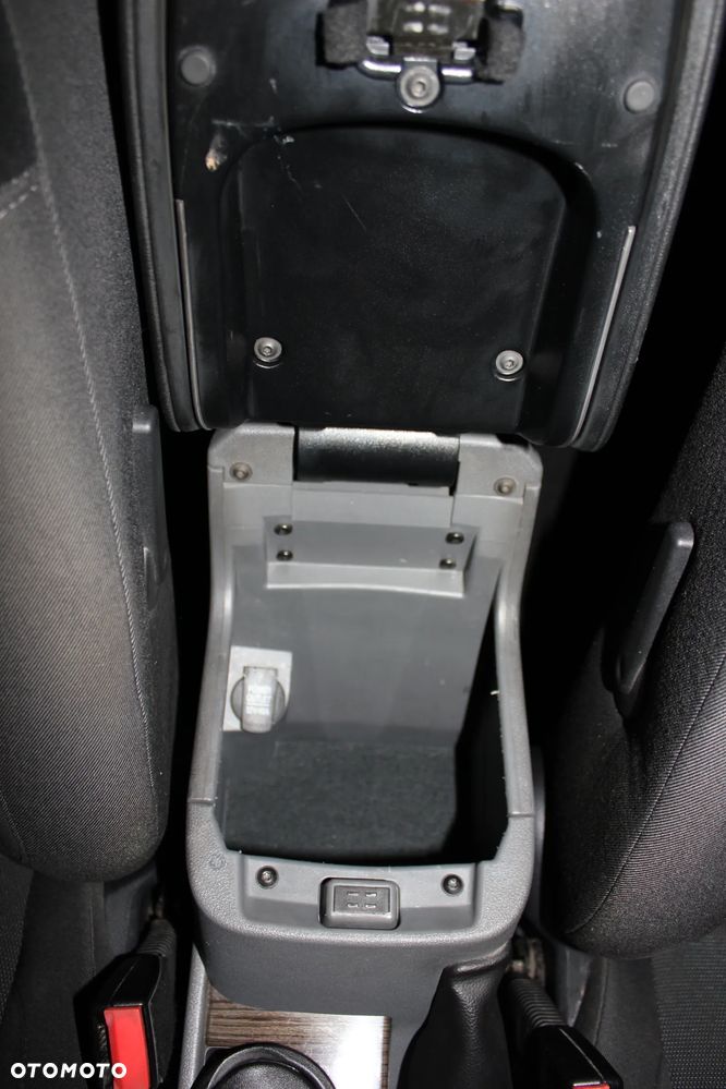 Ford Focus 2.0 Ghia - 28