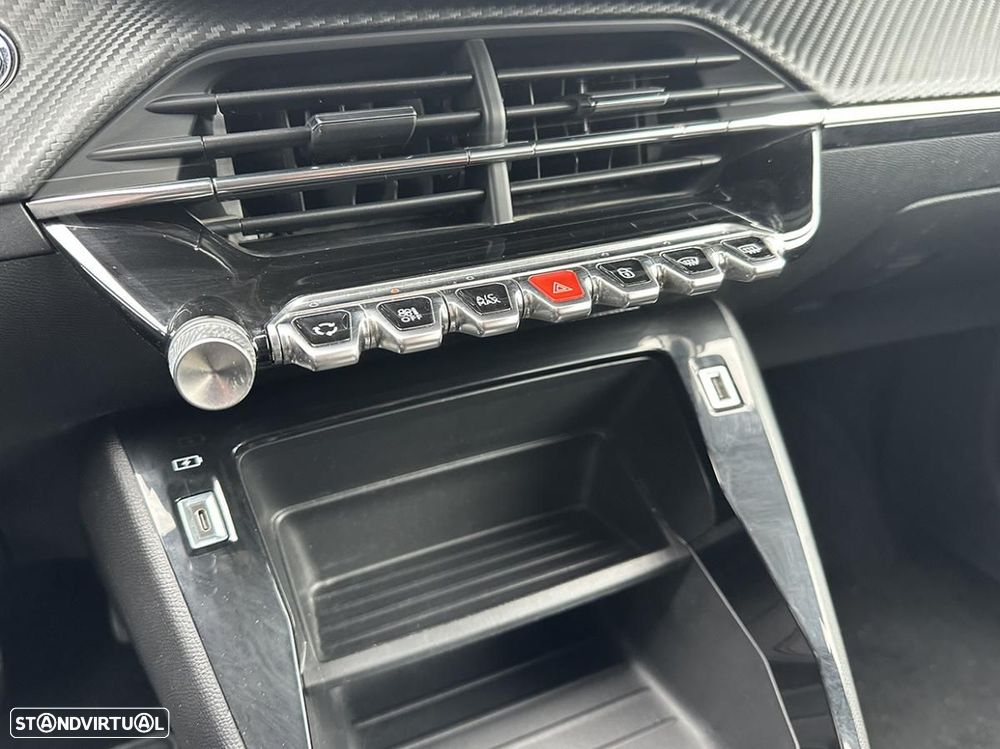 Peugeot e-208 Active - 31