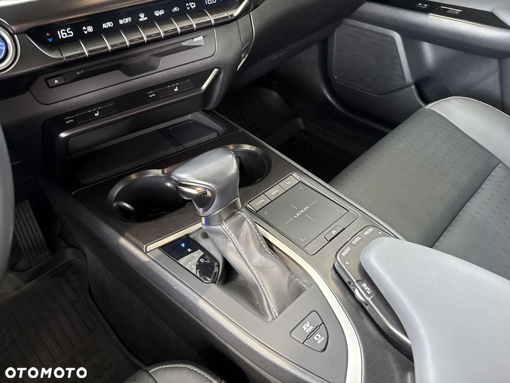 Lexus UX 250h GPF F Impression 2WD - 26