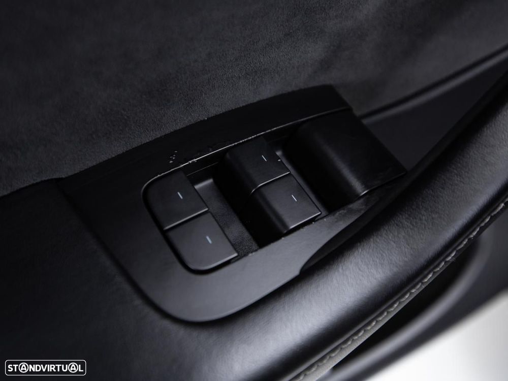 Tesla Model Y Long Range Dual Motor AWD - 17