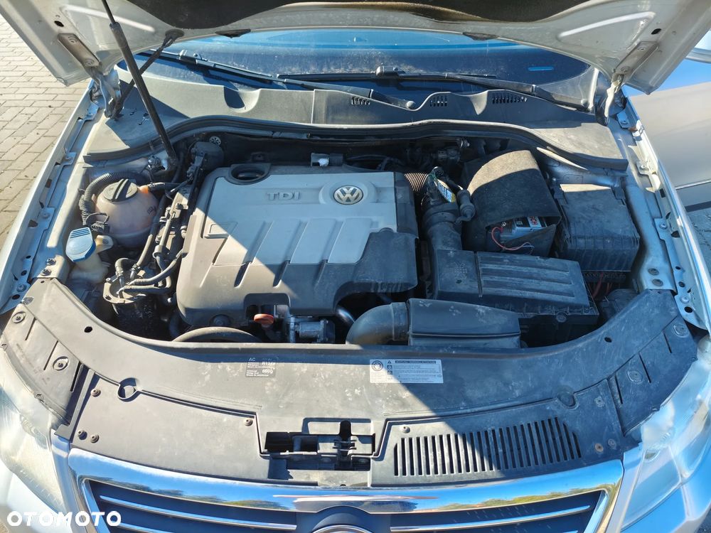 Volkswagen Passat 2.0 TDI DPF Sportline - 16
