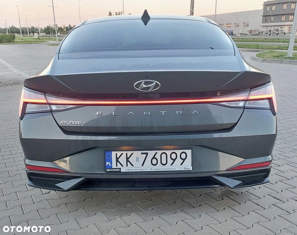 Hyundai Elantra 1.6 Smart CVT - 4