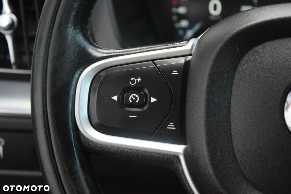 Volvo XC 60 D5 AWD Momentum - 24