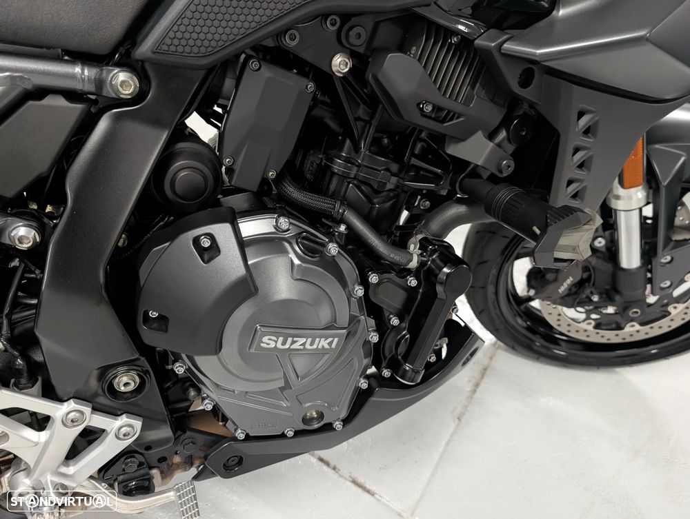 Suzuki GSX GSX-8S - 4