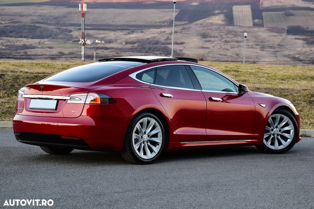 Tesla Model S - 8