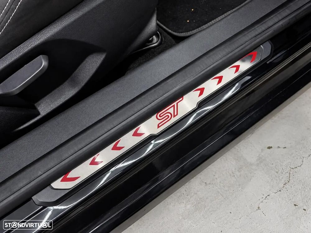 Ford Fiesta 1.6 EcoBoost ST - 27