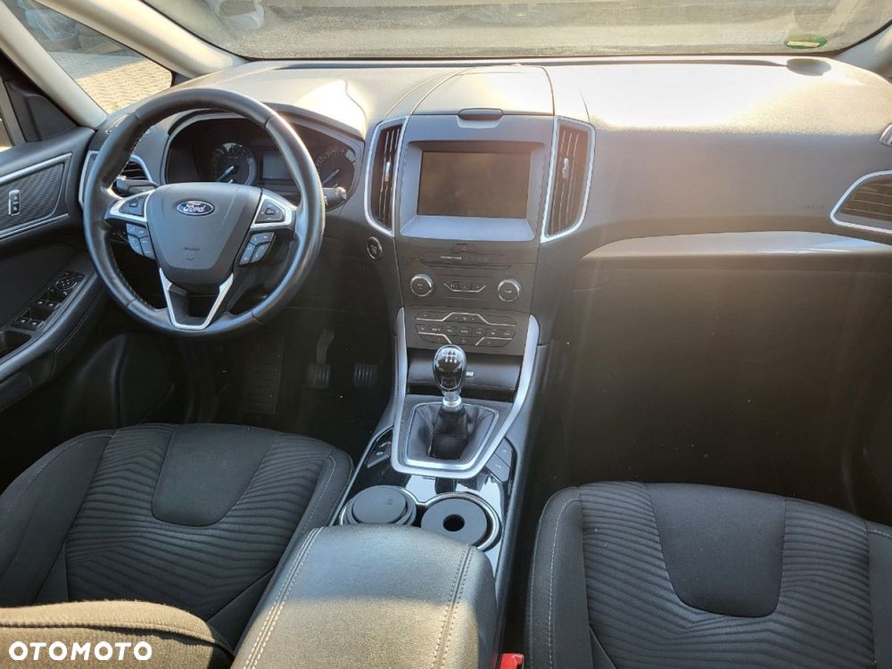 Ford S-Max - 11