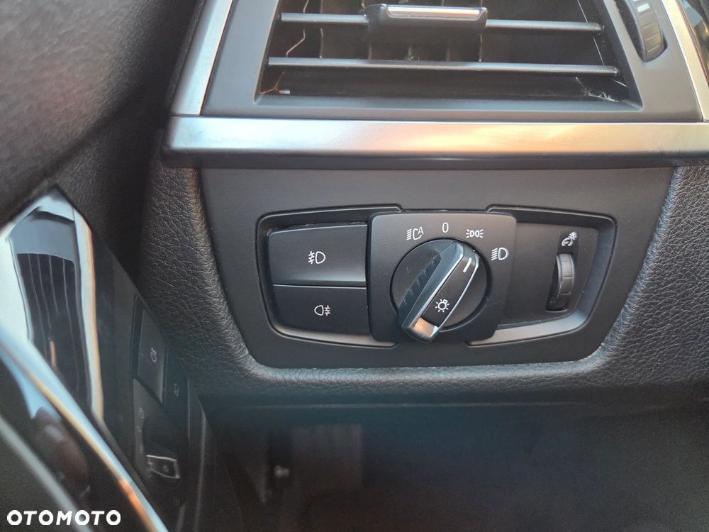 BMW Seria 3 318d xDrive - 21