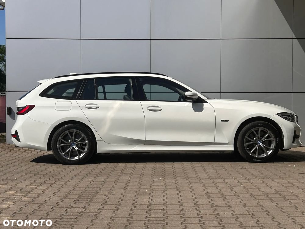 BMW Seria 3 320e xDrive Sport Line - 9