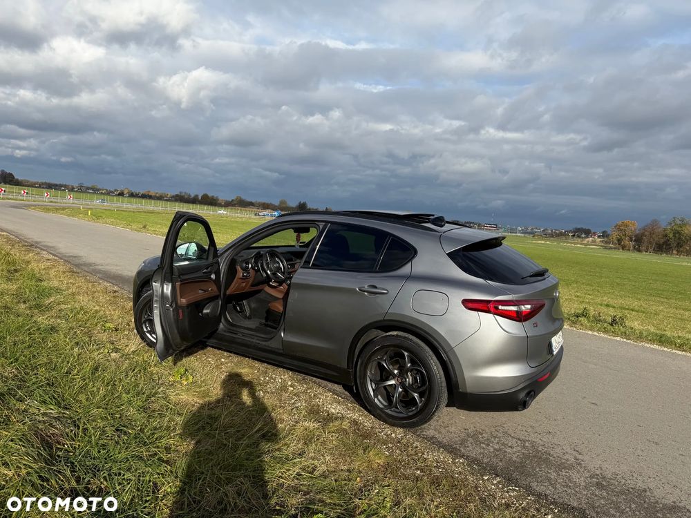 Alfa Romeo Stelvio 2.0 Turbo B-Tech Edition Q4 - 14