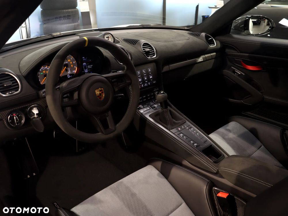 Porsche 718 Spyder - 15