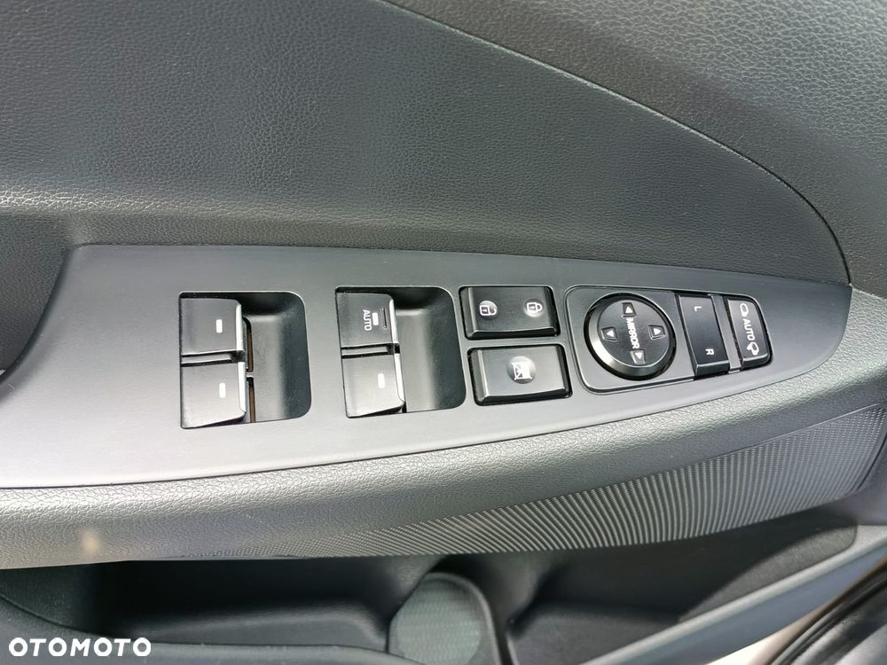 Hyundai Tucson blue 1.7 CRDi 2WD DCT Premium - 36